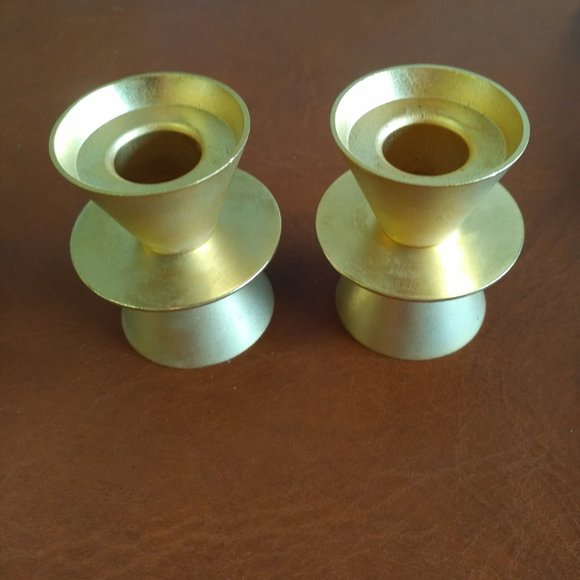 PAIR OF MATTE GOLD SHORT DOUBLE DISK CANDLESTICKS - Picture 3 of 5